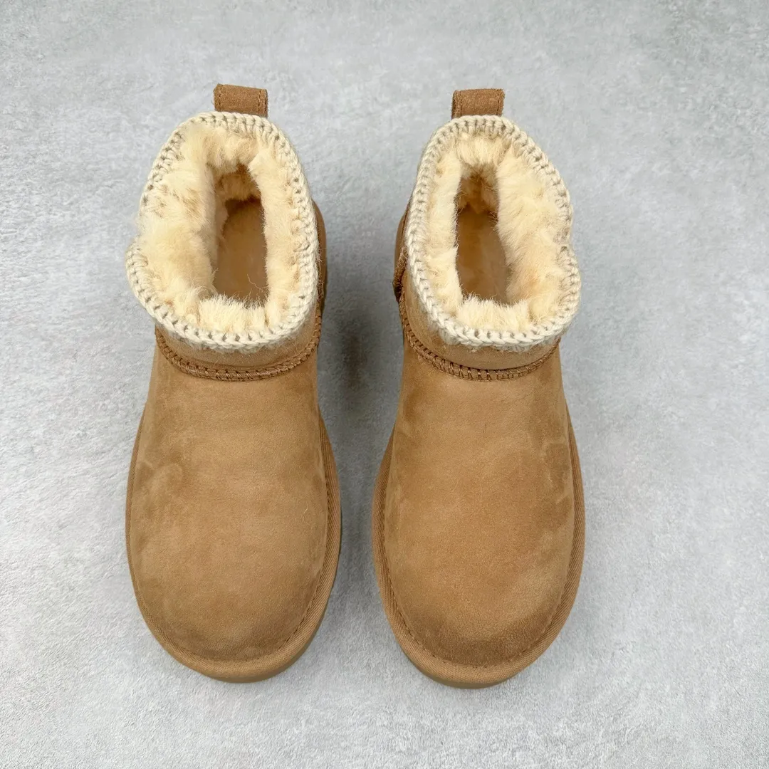 Pick up locally 💰520 UGG 6109G classic wooden buckle autumn and winter sheep fur all-in-one snow boots. All shoes are made from ZP. Longfeng A-grade Australian imported sheep fur all-in-one women's boots. Brand OEM production line. Fully follow the ZP process. Original pattern maker of the OEM. Adhering to the principle of no original shoes and no development selection. Pay attention to every detail. The most authentic version on the market TREADLITE "Light Wing" technology outsole Lightweight/durable/flexible/pile size: 35 36 37 38 39 40 Coding: by2936090